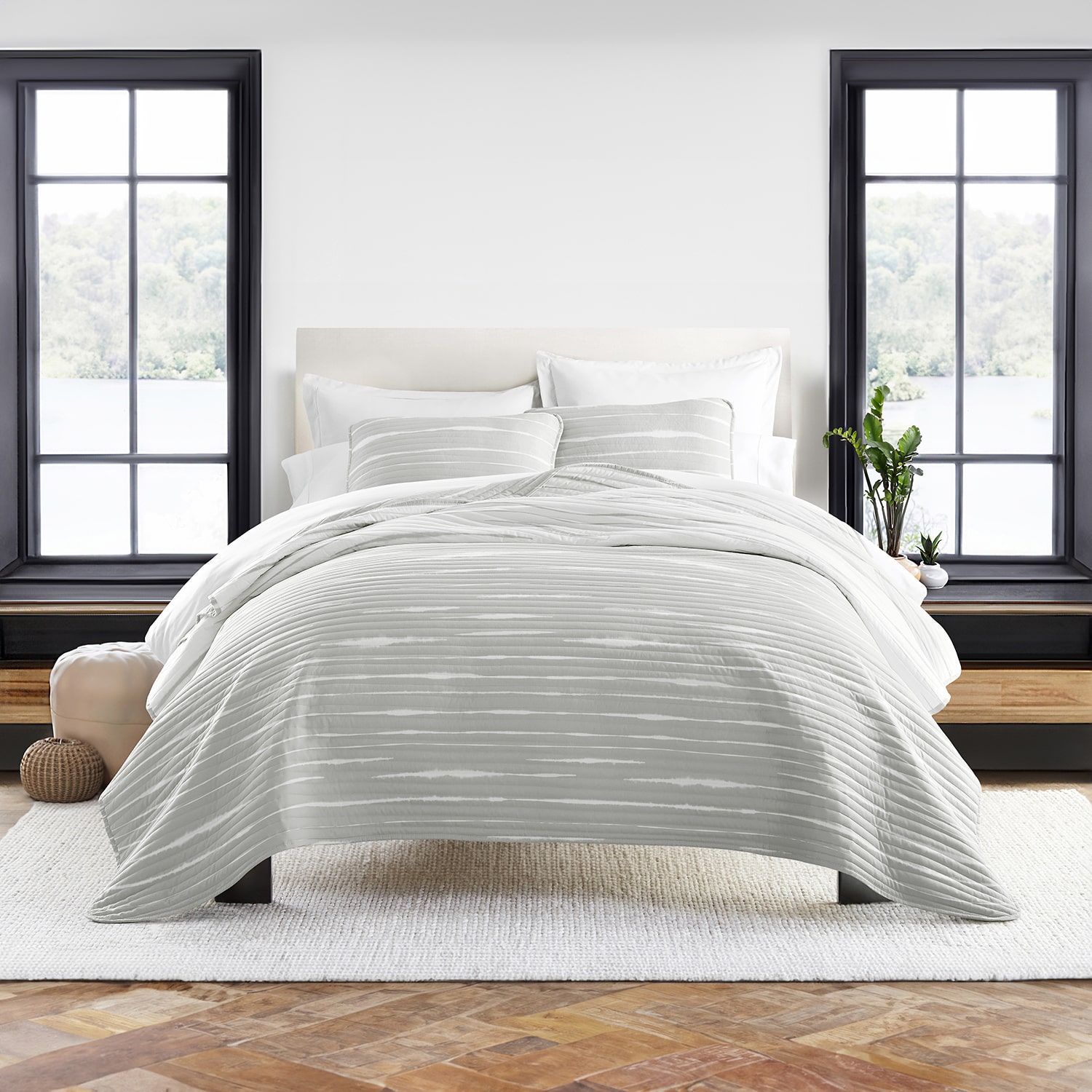 Casual Comfort Lines REVERSIBLE Quilt Set