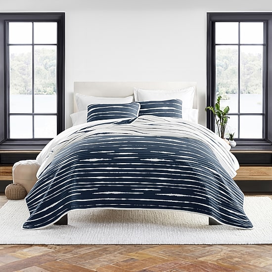 Casual Comfort Lines REVERSIBLE Quilt Set