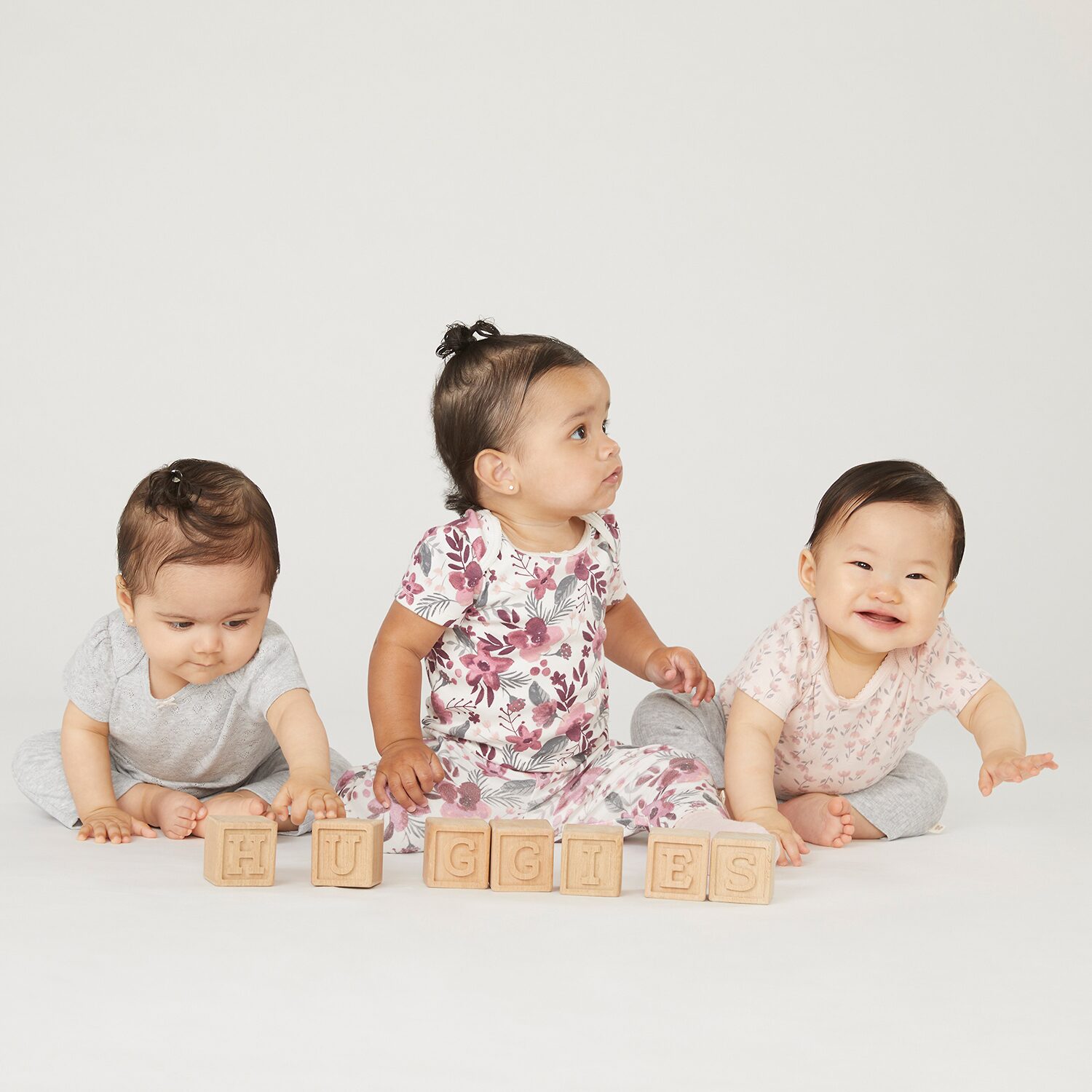 Huggies Baby Girls Crew Neck Short Sleeve 3-pc. Bodysuit