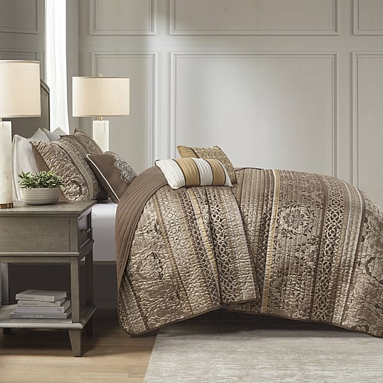 Madison Park Venetian 6-Pc Jacquard Quilt Set with Throw Pillows
