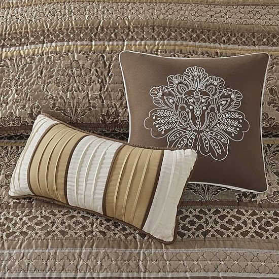 Madison Park Venetian 6-Pc Jacquard Quilt Set with Throw Pillows