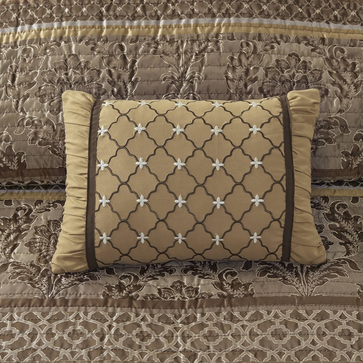 Madison Park Venetian 6-Pc Jacquard Quilt Set with Throw Pillows
