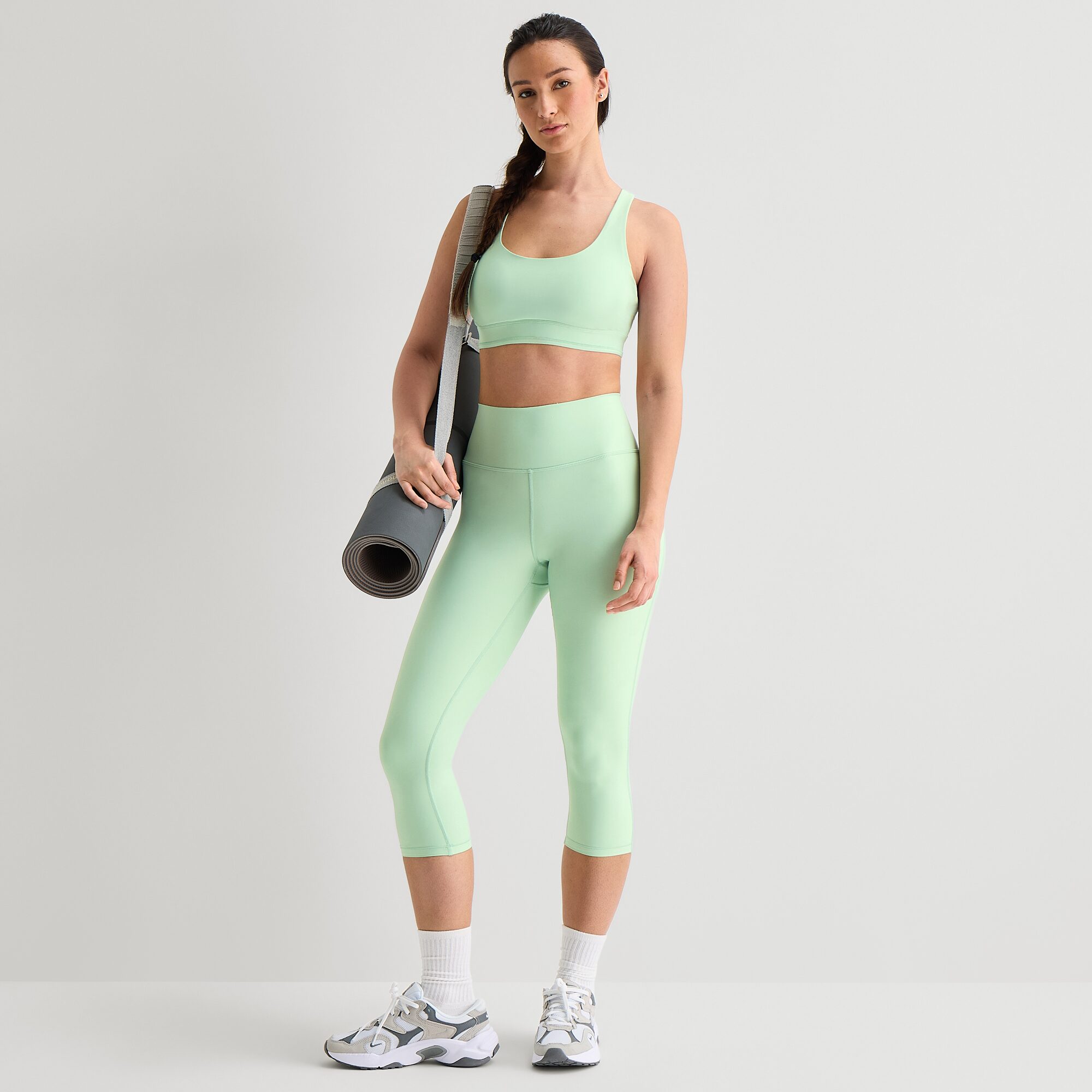 Xersion EverContour+ Womens Medium Support Sports Bra