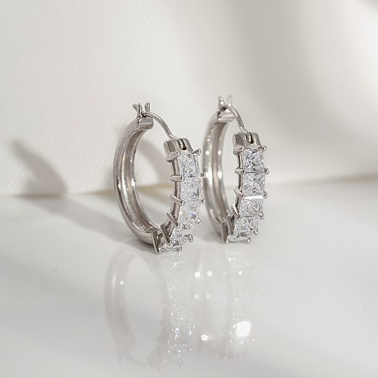Diamonart Womens Cubic Zirconia Sterling Silver 18.6mm Round Hoop Earrings