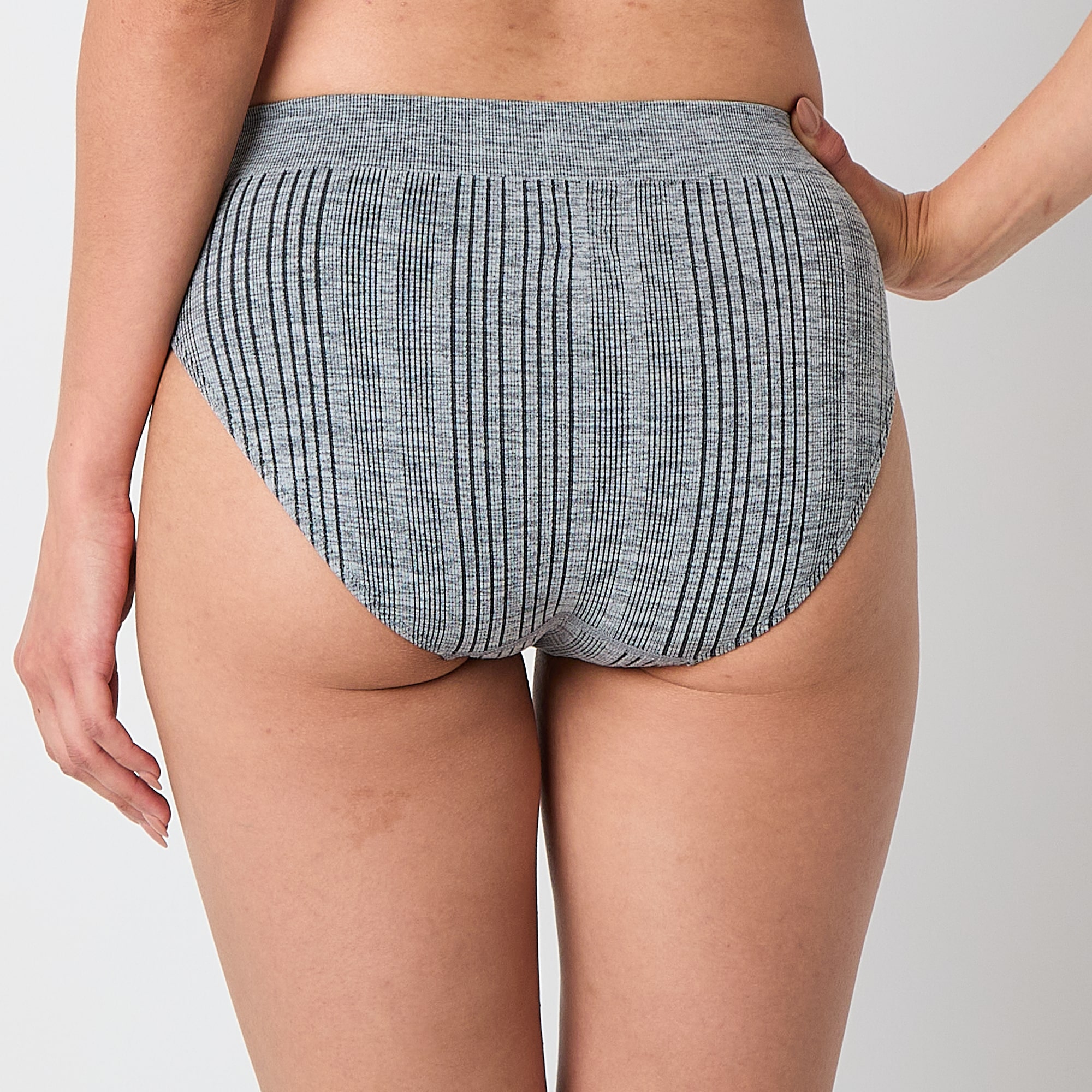 Arizona Body Seamless High Cut Bikini Panty