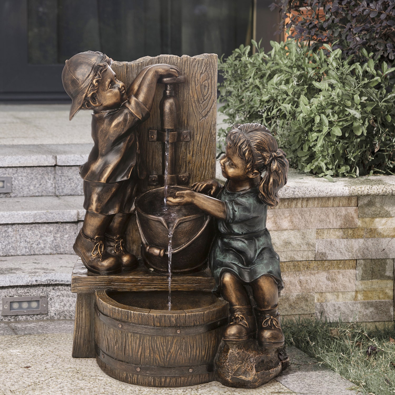 Glitzhome 25.5" Polyresin Sculptural Outdoor fountain