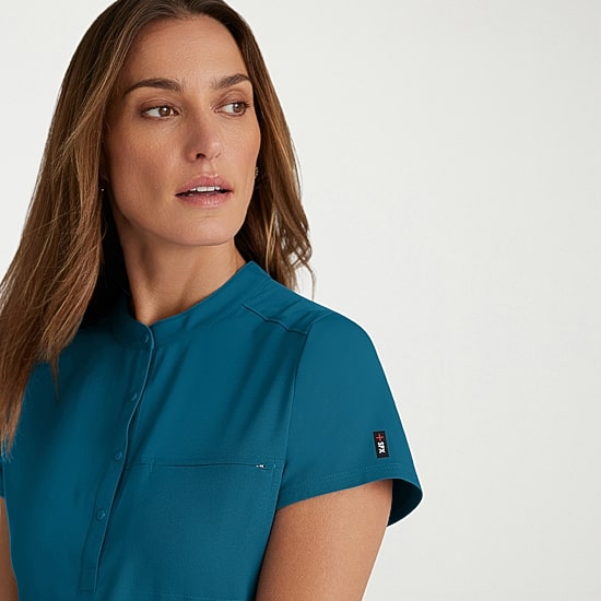 Grey's Anatomy™ by Barco Spandex Stretch Direct Grst186 Rush 1-Pocket Snap Collar Womens Plus Short Sleeve Stretch Fabric Moisture Wicking Wrinkle Resistant Scrub Top