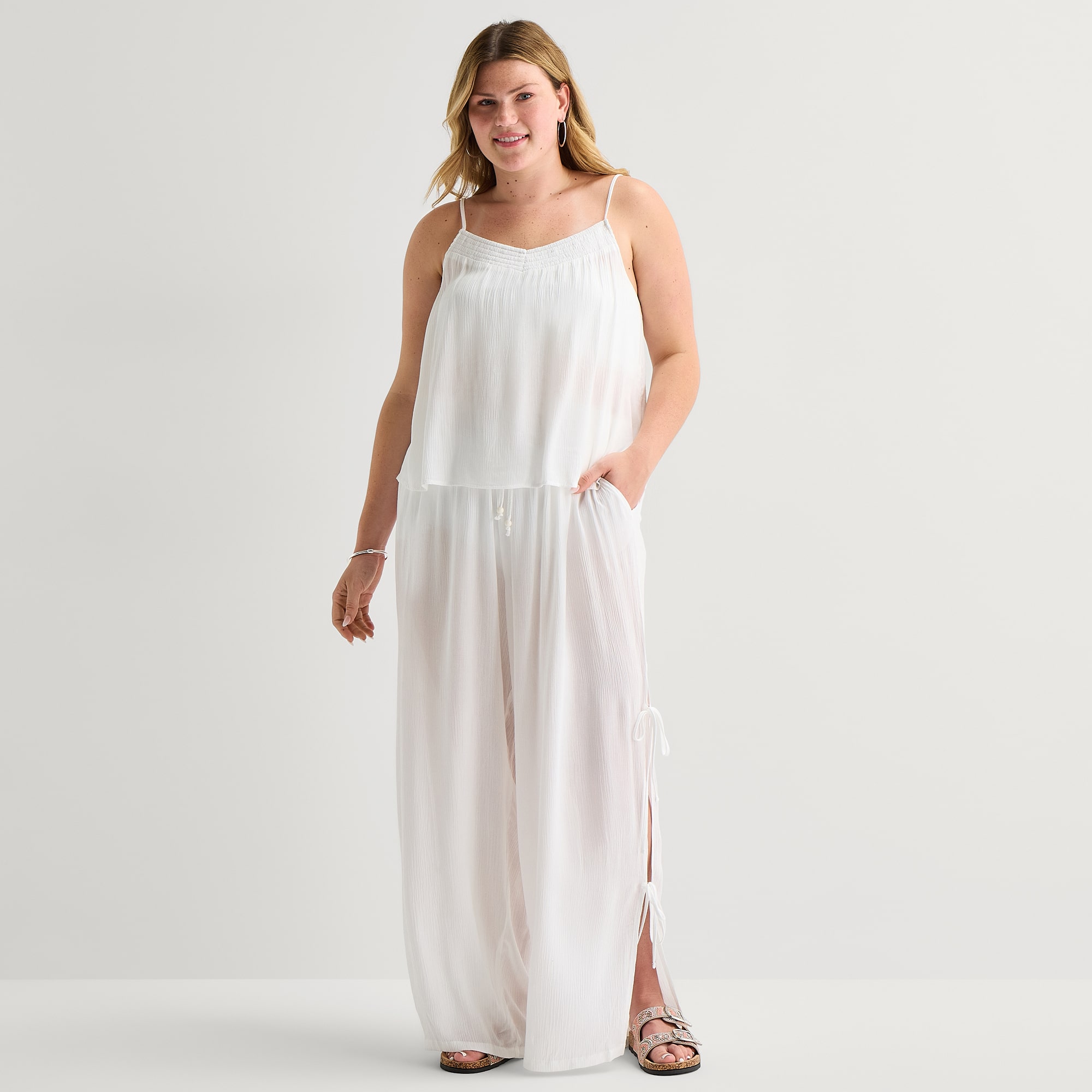 Forever 21 Womens Juniors Plus Scoop Neck Sleeveless Camisole