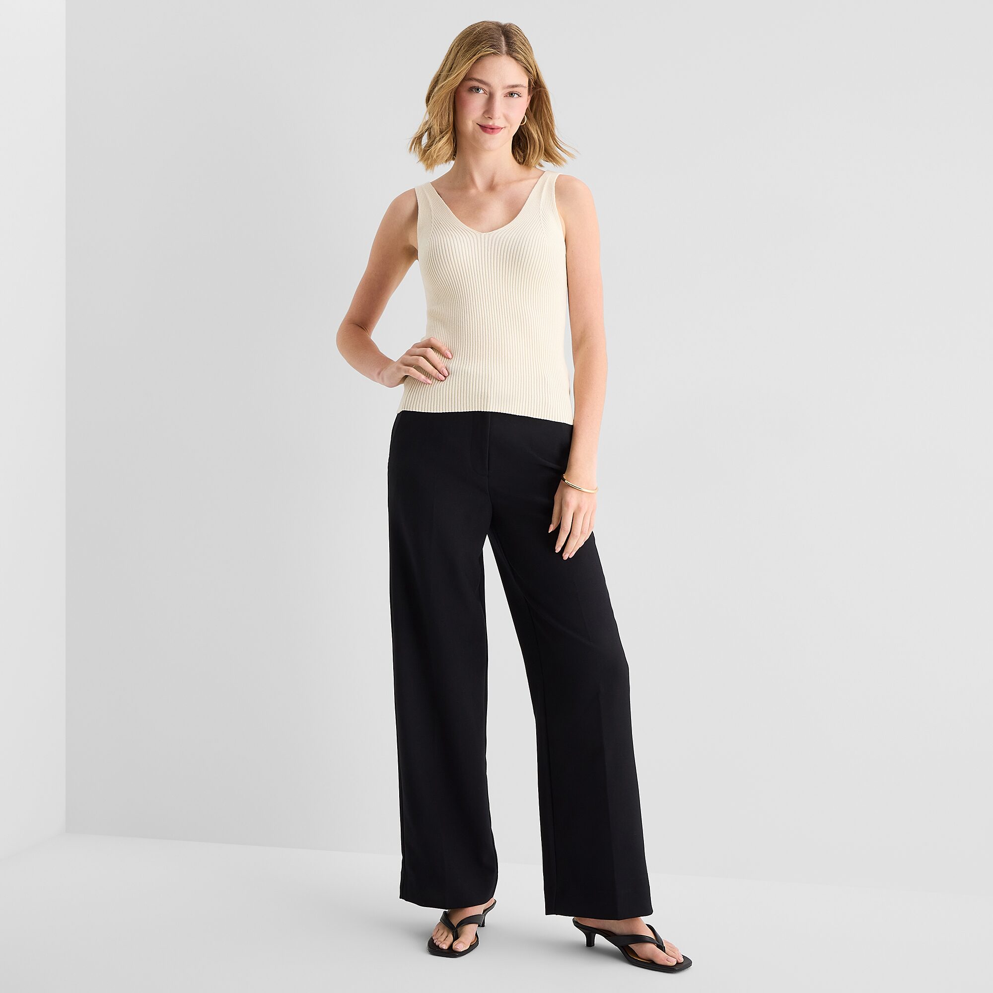 a.n.a Womens V Neck Sleeveless Pullover Sweater