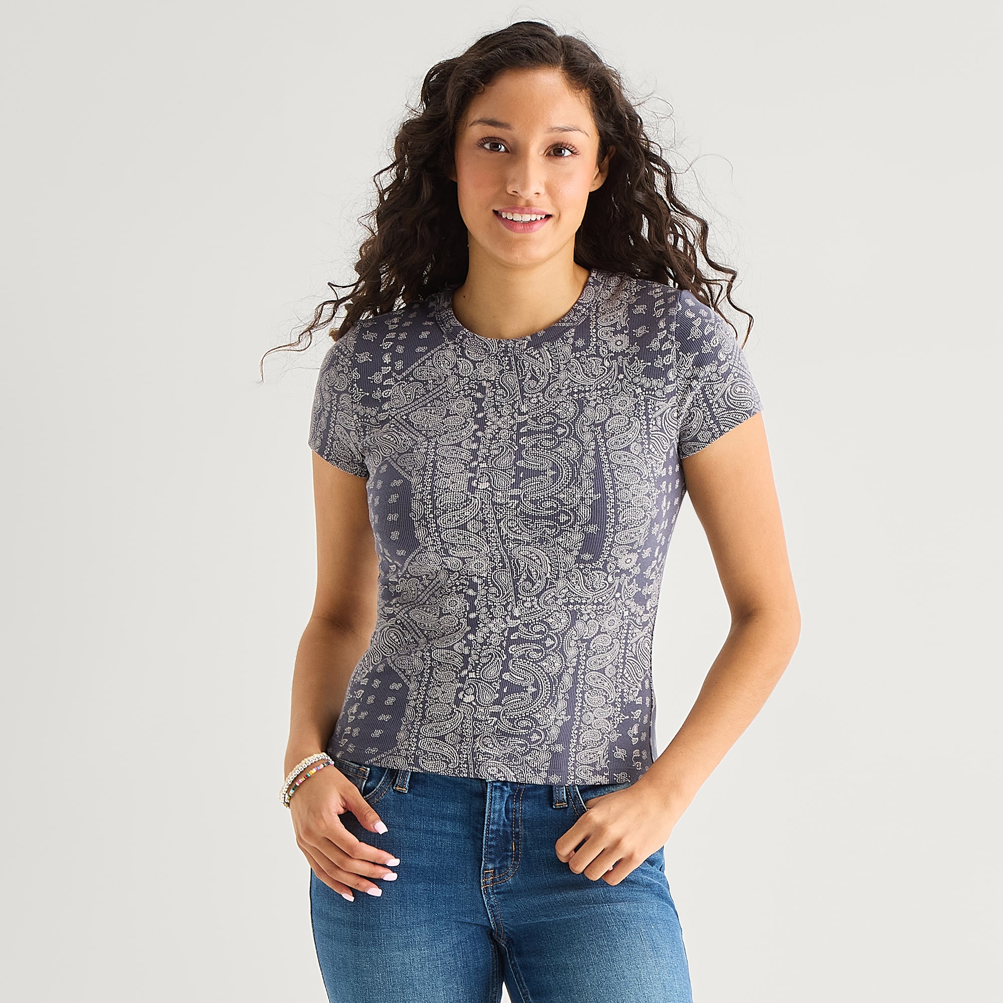 Arizona Womens Juniors Crew Neck Short Sleeve Regular Fit Graphic T-Shirt