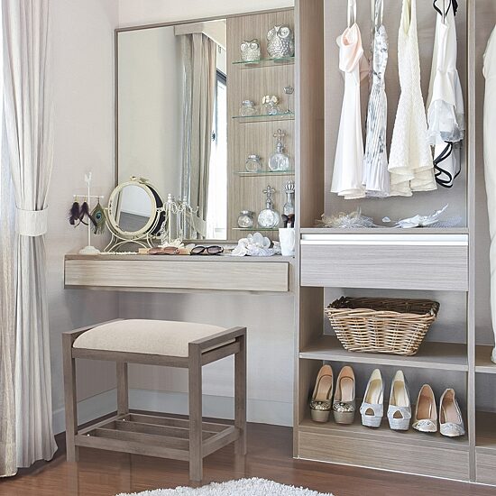Hillsdale House Amelia Vanity Stool