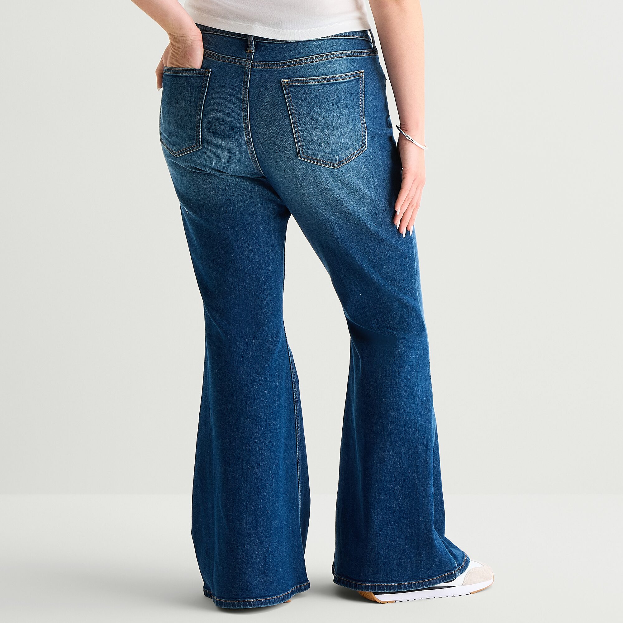 Arizona Womens Juniors Plus Low Rise Flare Leg Jean