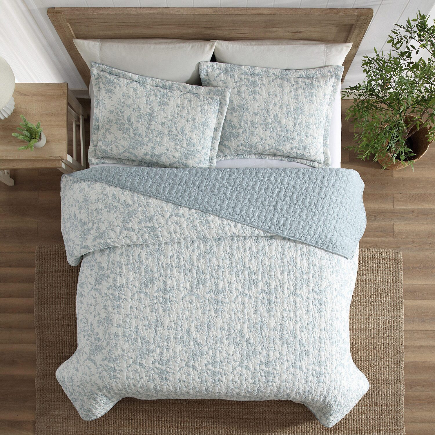 Laura Ashley Amberly Quilt Set