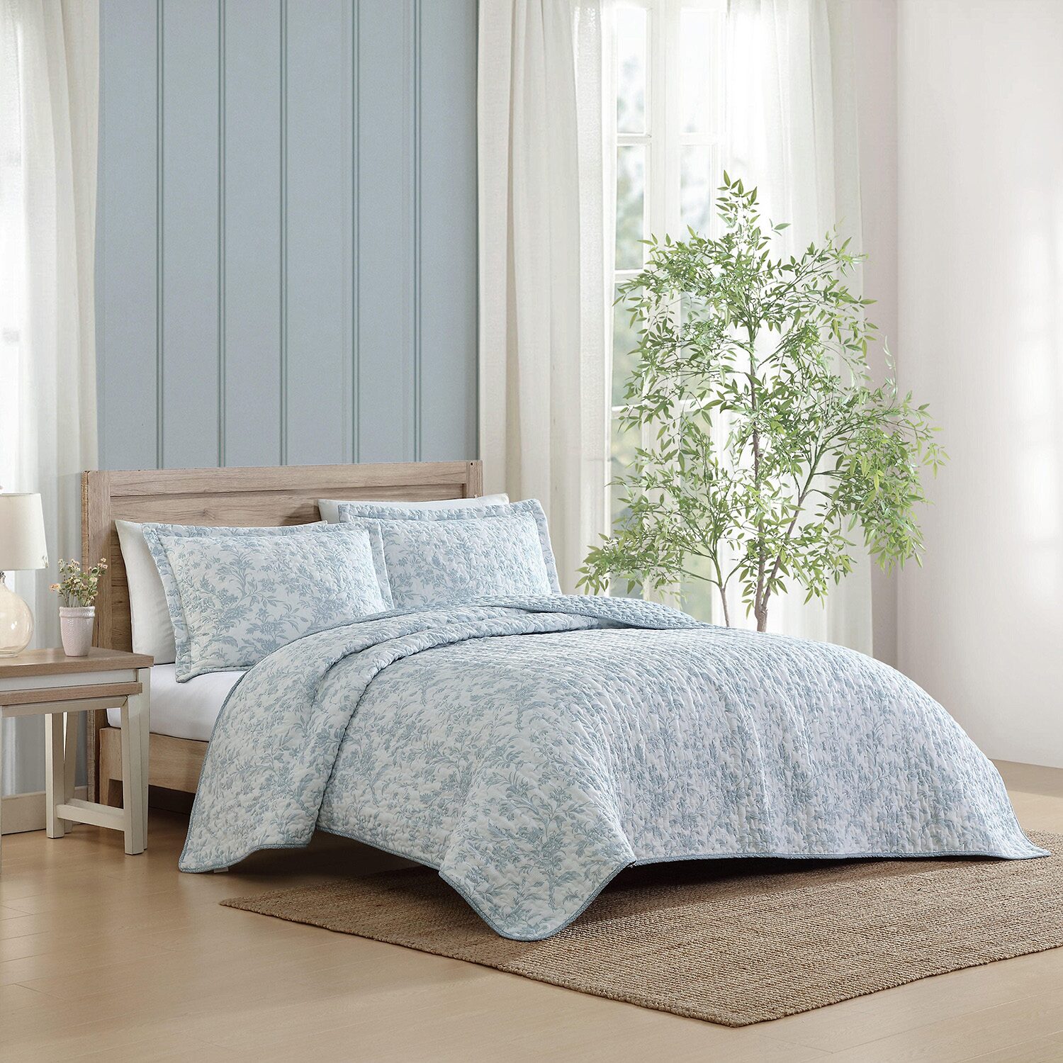 Laura Ashley Amberly Quilt Set
