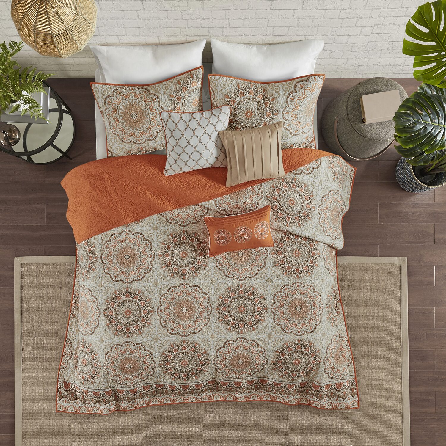 Madison Park Moraga 6-Pc Reversible Quilt Set With Throw Pillows