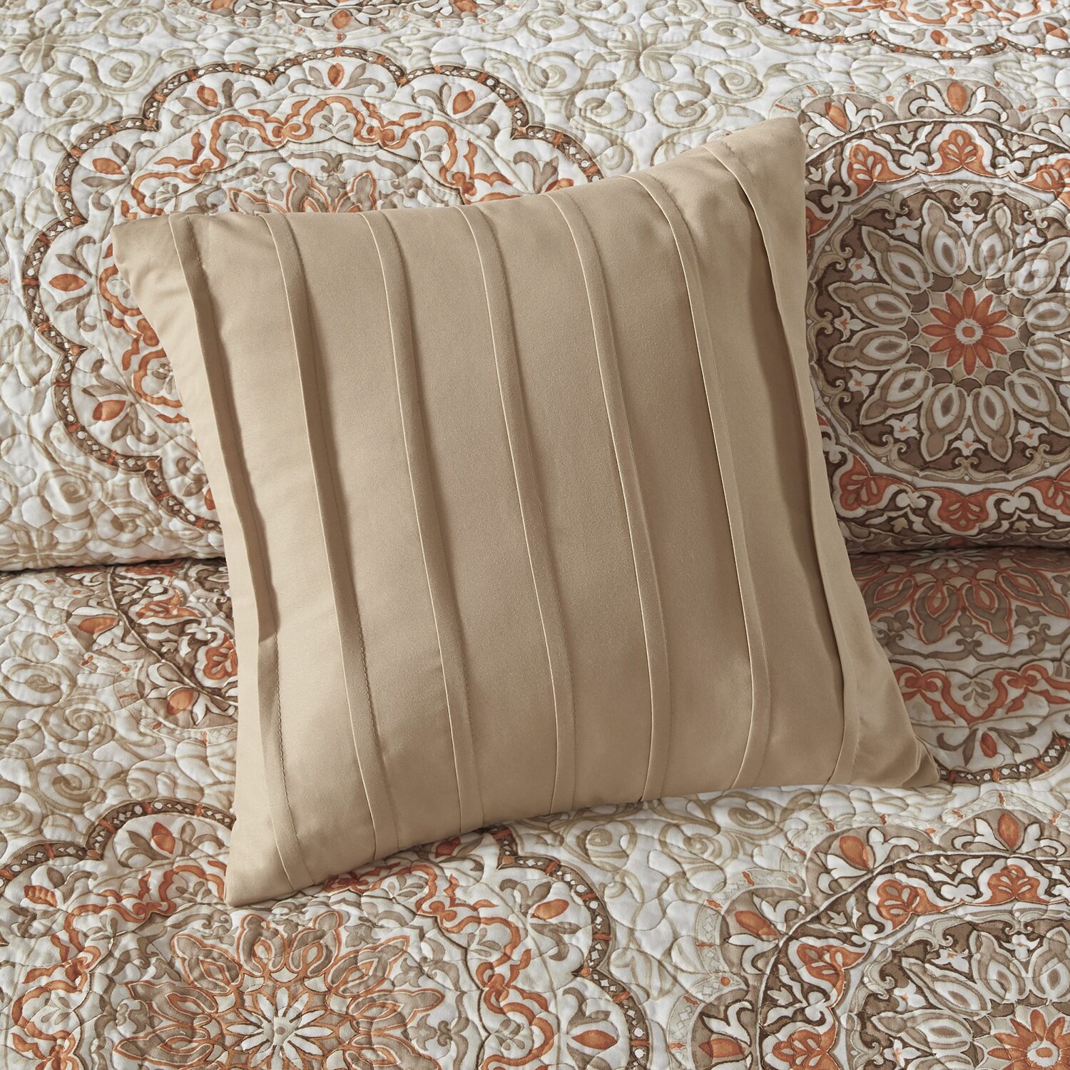 Madison Park Moraga 6-Pc Reversible Quilt Set With Throw Pillows