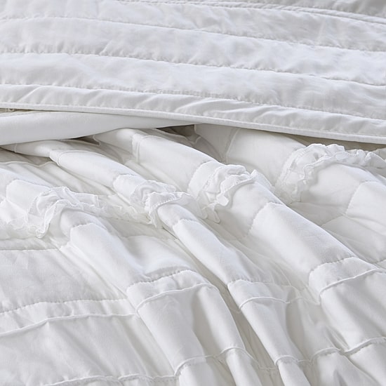Madison Park Isabella 4-Pc Ruffle Quilt Set With Throw Pillow