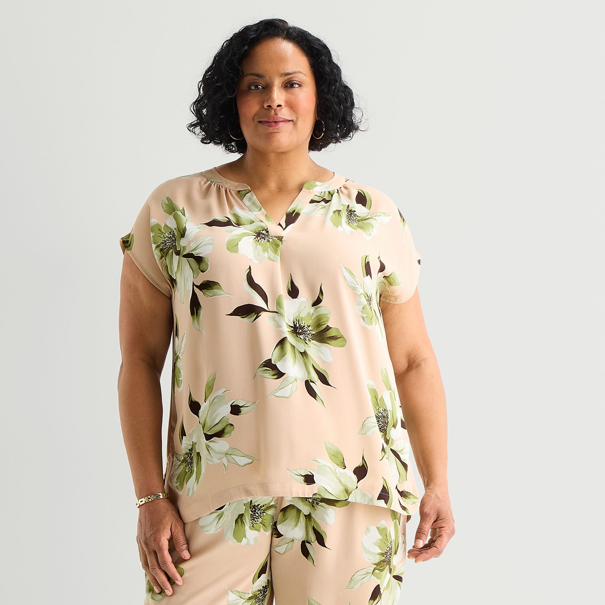 Liz Claiborne Womens Plus Split Crew Neck Short Sleeve Satin Blouse