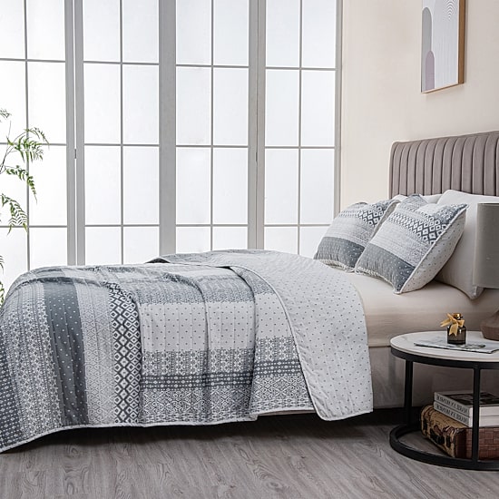 Linery Intricate Patchwork Design Reversible Quilt Set