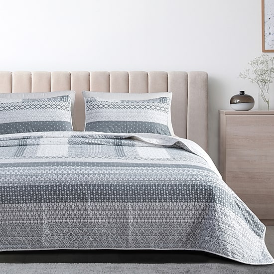 Linery Intricate Patchwork Design Reversible Quilt Set