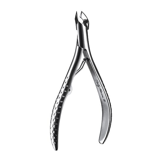 Sally Hansen Nip Em Neat Cuticle Nipper With Pusher
