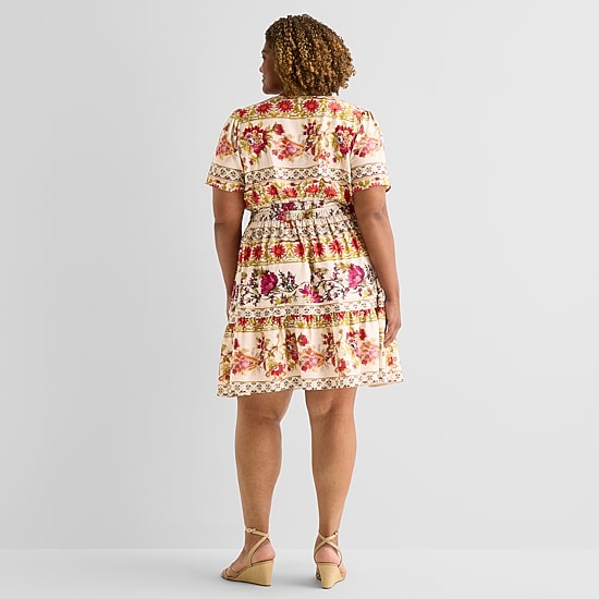 Be by CHETTA B Womens Plus Split Crew Neck Short Sleeve Fitted Floral Fit + Flare Dress