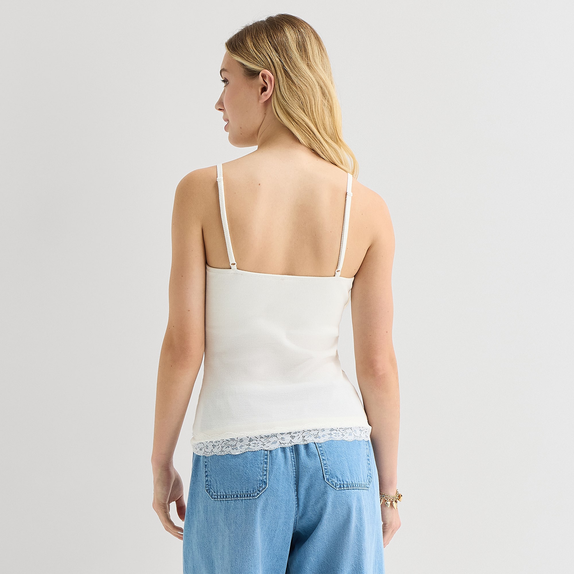 Forever 21 Womens Juniors Scoop Neck Sleeveless Camisole