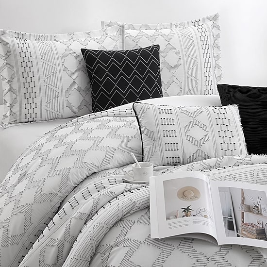 Stratford Park Leana 7-pc. Geometric Lightweight Comforter Set