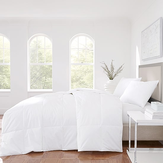 Queen Street Elegance Light Warmth White Down Comforter