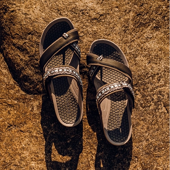 Baretraps Womens Deserae-W Slide Sandals