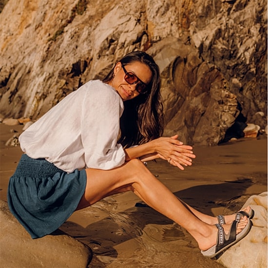 Baretraps Womens Deserae-W Slide Sandals