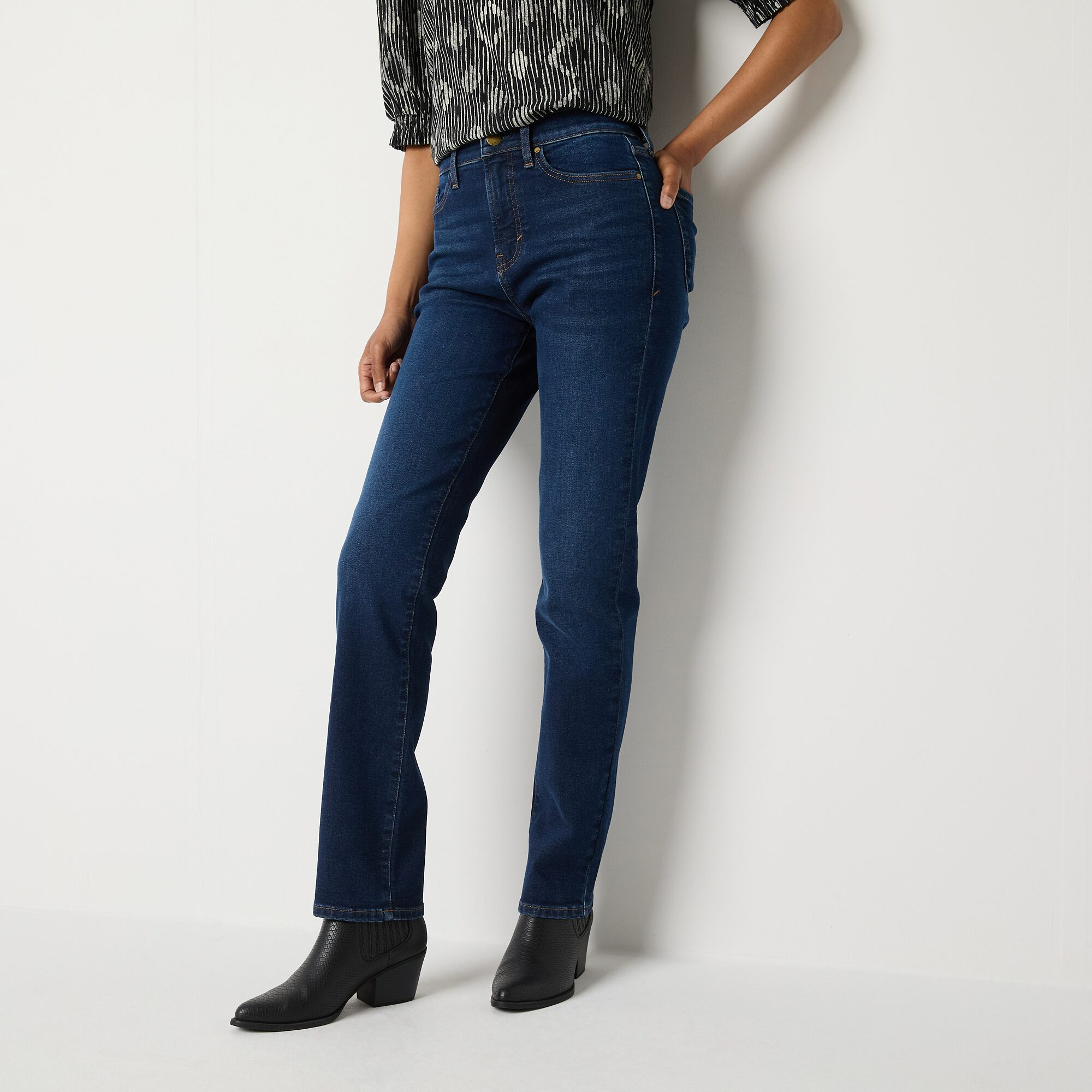 a.n.a Womens High Rise Straight Leg Jean