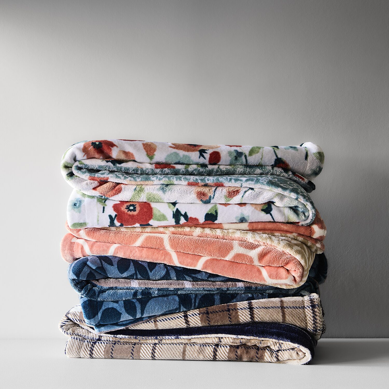 Home Expressions Reversible Velvet Plush Midweight Throw