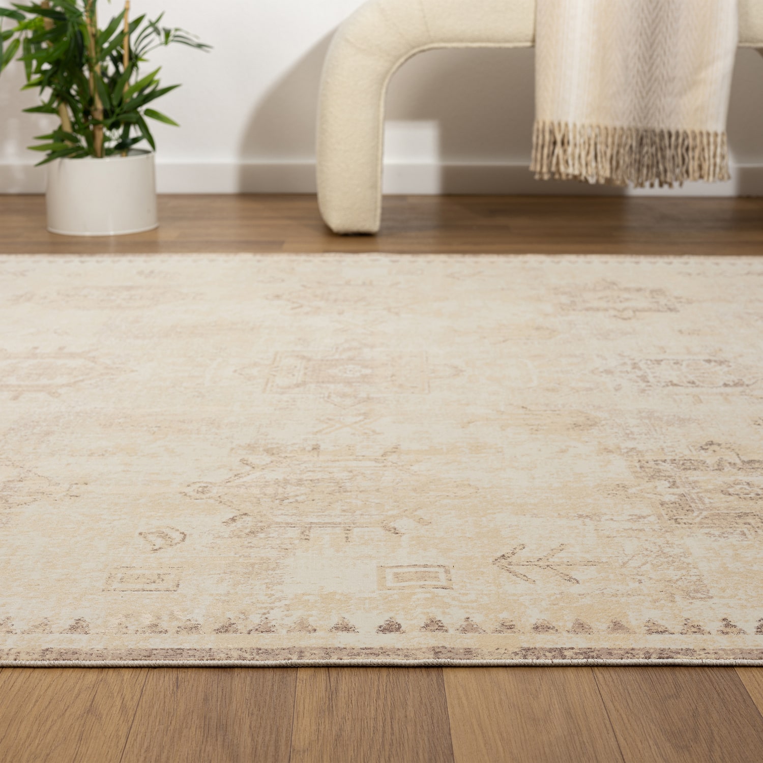 LR Home Aron Abstract Indoor Rectangular Accent Rug