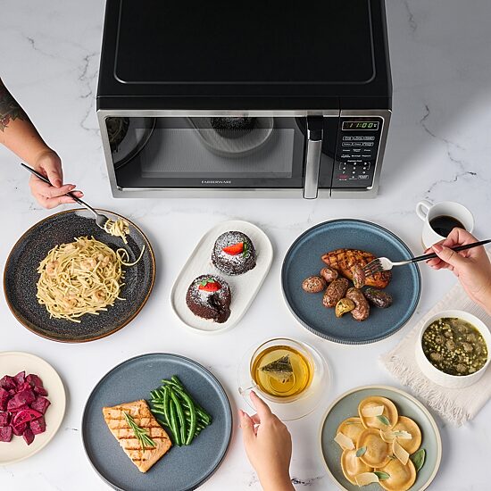 Farberware Classic FM09SS 0.9 Cu. Ft 900-Watt Microwave Oven