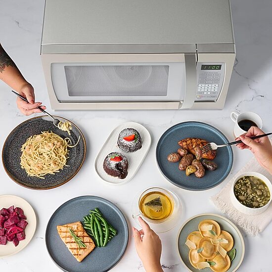 Farberware Professional FMO13AHTPLE 1.3 Cu. Ft 1100-Watt Microwave Oven with Smart Sensor Cooking