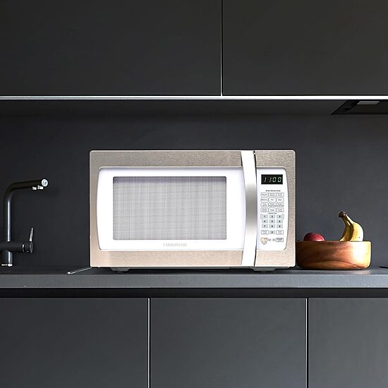 Farberware Professional FMO13AHTPLE 1.3 Cu. Ft 1100-Watt Microwave Oven with Smart Sensor Cooking