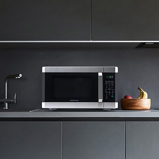 Farberware Professional 1.6 cu ft 1100-Watt Microwave Oven with Smart Sensor
