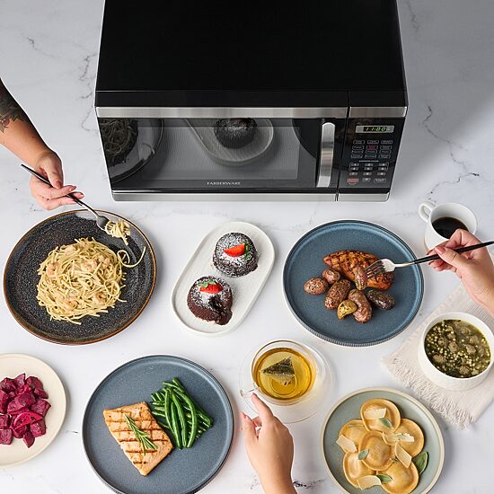 Farberware Professional 1.1 cu ft 1000-Watt Microwave Oven