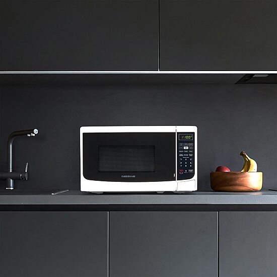 Farberware Classic FMO07ABTWHA 0.7 Cu. Ft 700-Watt Microwave Oven