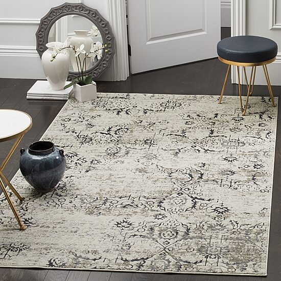 Safavieh Briella Traditional Area Rug