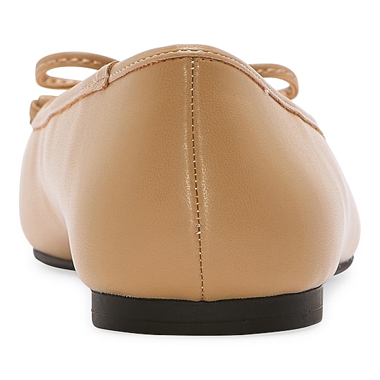 Liz Claiborne Flora Womens Cap Closed Toe Ballet Flats