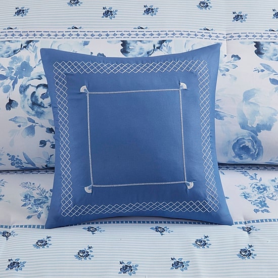 Intelligent Design Kaia Floral Midweight Comforter Set
