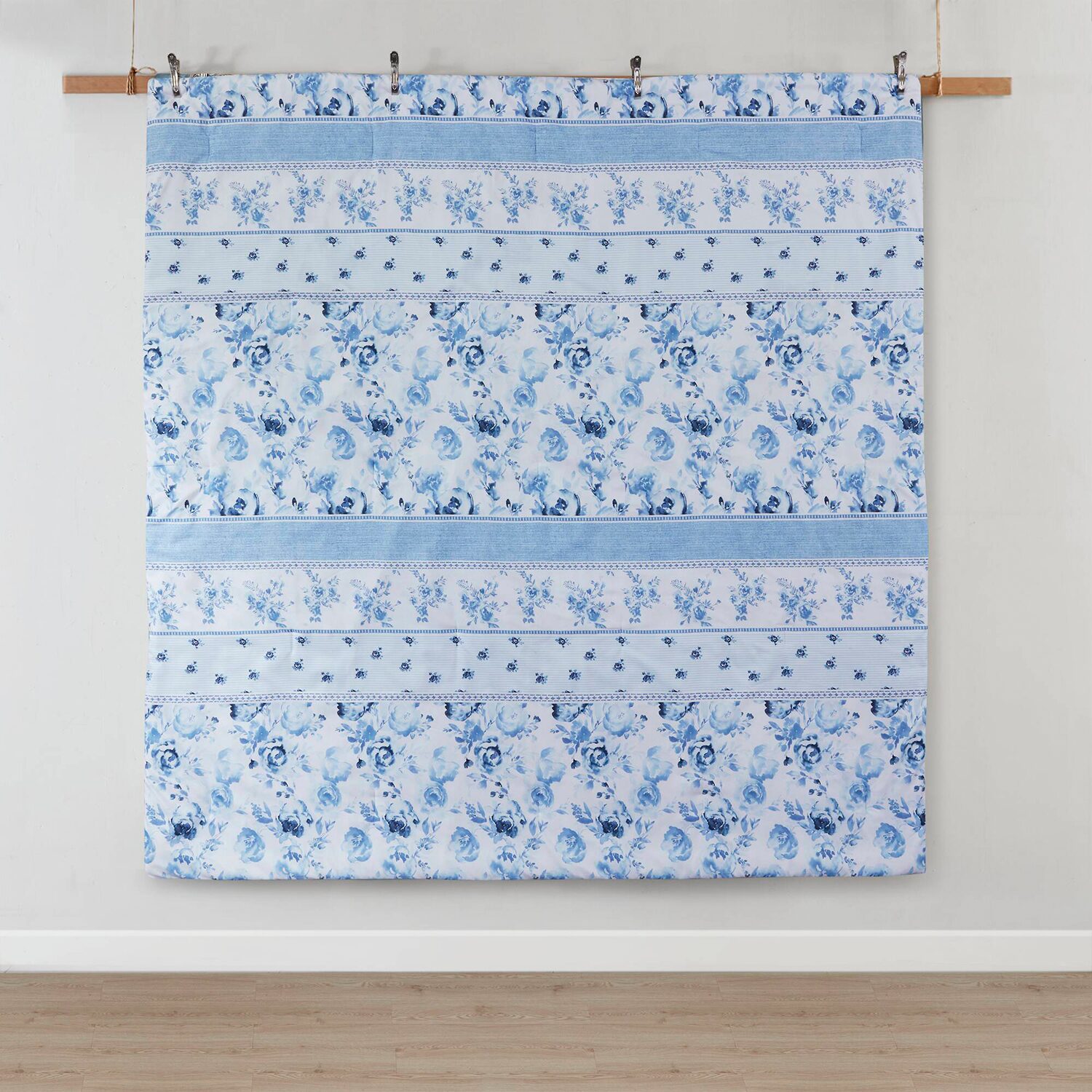 Intelligent Design Kaia Floral Midweight Comforter Set
