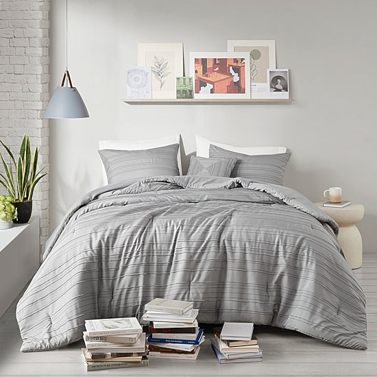 Intelligent Design Milo Jacquard Midweight Comforter Set
