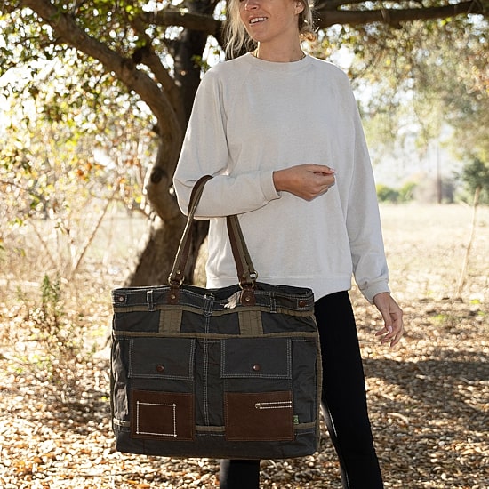 TSD Brand Lake Toya Travel Tote