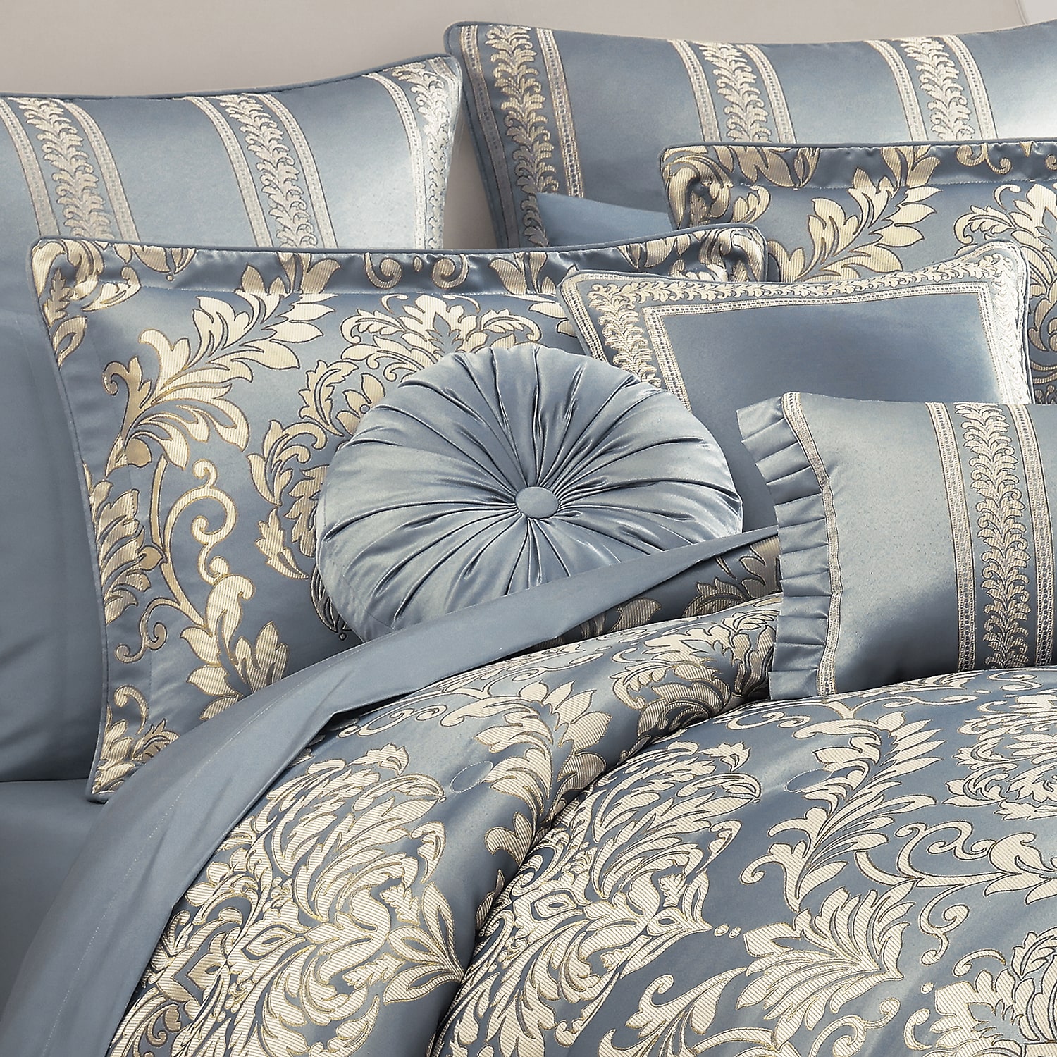 Royal Court Lorenzo Round Throw Pillow