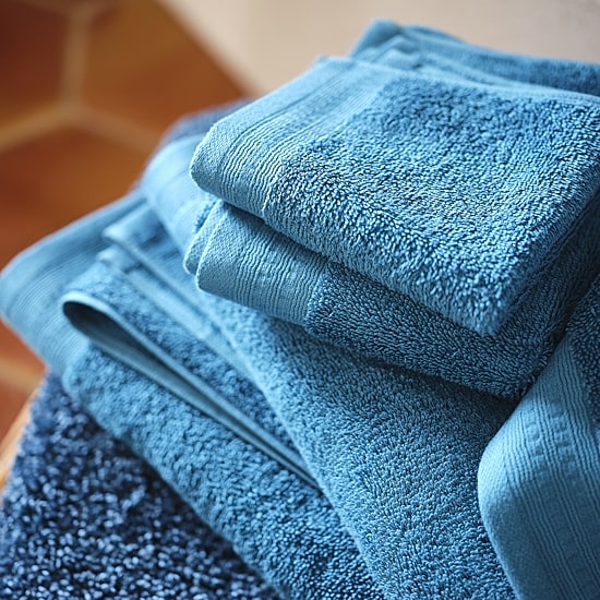Distant Lands Perfect Color Fade Resistant Bath Towel