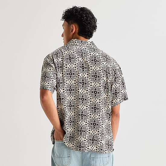 Arizona Mens Short Sleeve Boxy Fit Button-Down Shirt