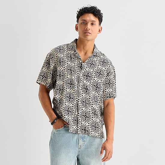 Arizona Mens Short Sleeve Boxy Fit Button-Down Shirt